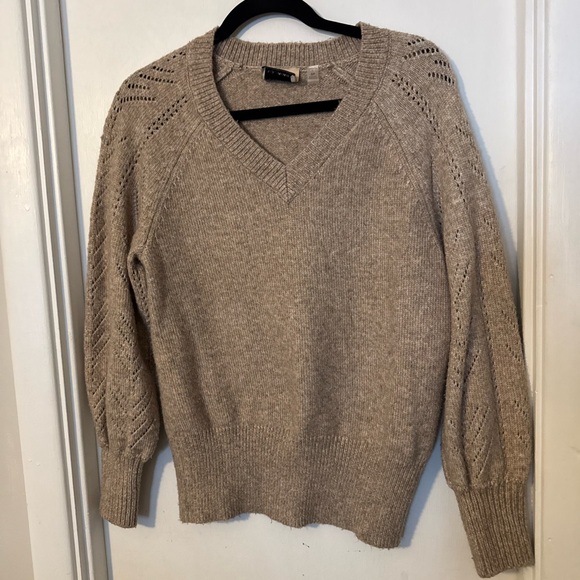 Elie Tahari Sweaters - Elie Tahari Taupe V-Neck Sweater size small